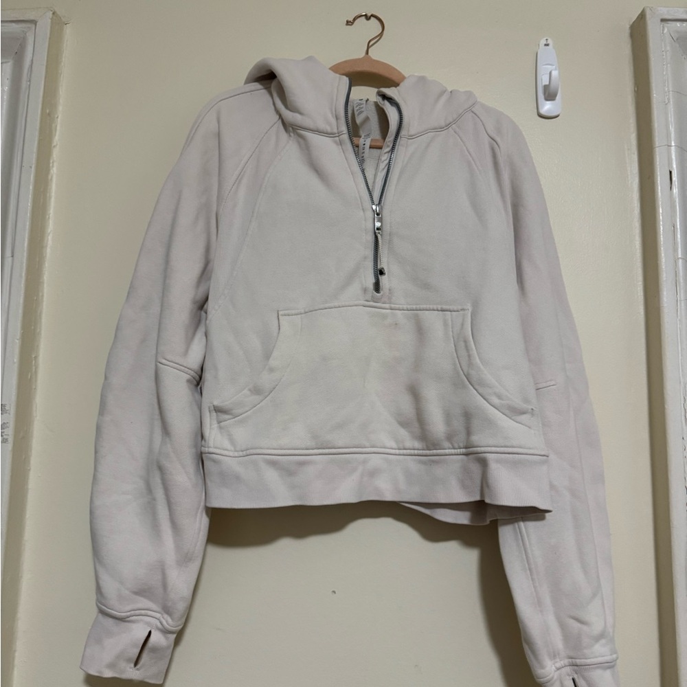 Cropped. Hoodie. Cream.